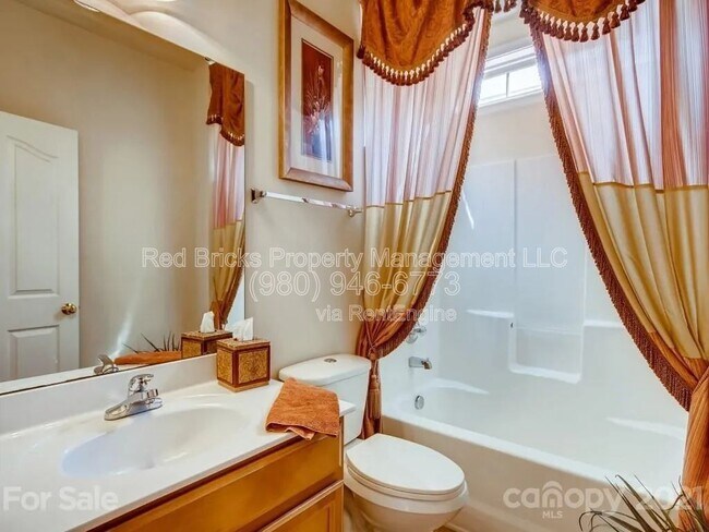 Building Photo - 7939 Heatherstone Dr