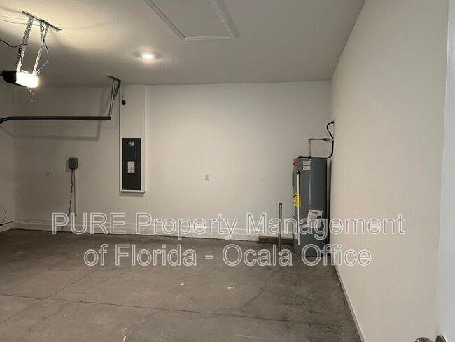 Building Photo - 3429 NE 40th St