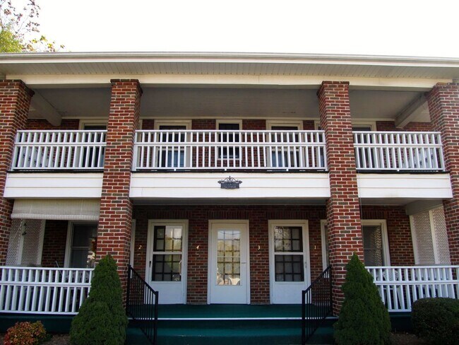 Building Photo - First Floor Apartment in the heart of West Asheville