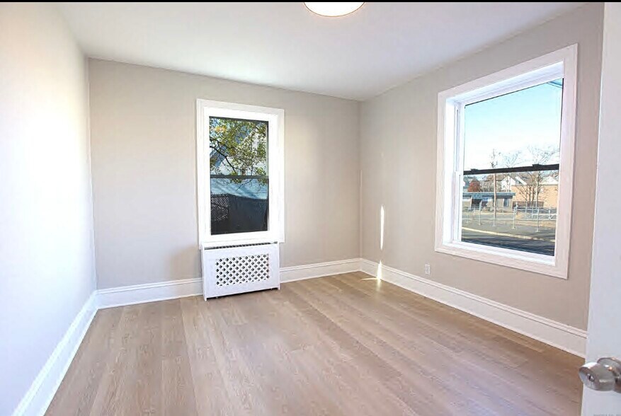 Building Photo - 31 Florence St