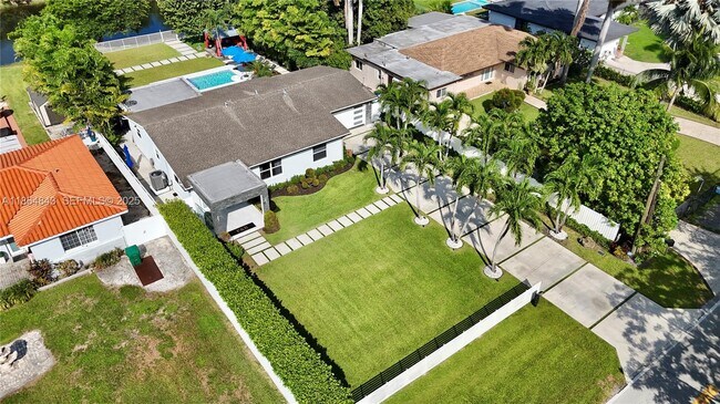 Building Photo - 14441 S Biscayne River Dr