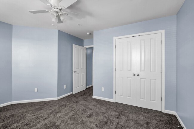 Building Photo - 2031 Hemlock Dr