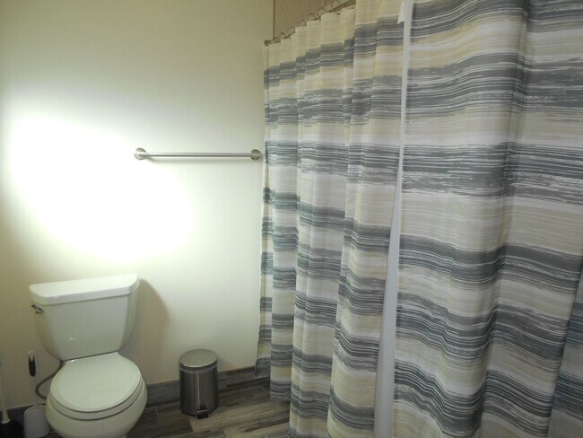 Building Photo - Charming Fully Remodeled Bungalow in Downtown Las Vegas