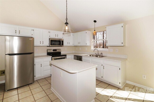 Building Photo - 729 Rebecca Jane Dr