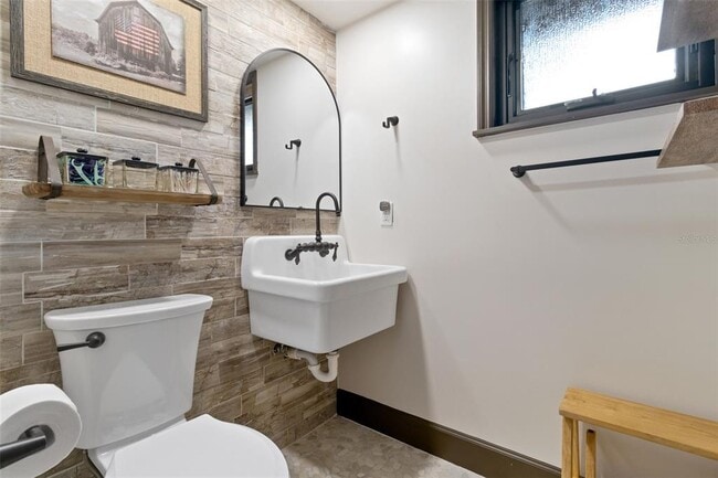 Building Photo - 10911 Victoria Arbor Way