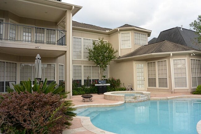 Building Photo - 19911 Westside Forest Dr