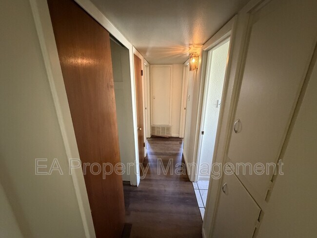 Building Photo - 1732 Muriel St NE