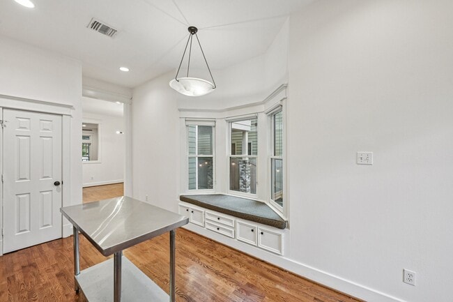 Building Photo - 1537 Alexander St