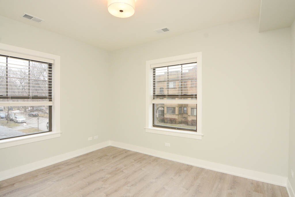 Building Photo - 1147 Maple Ave