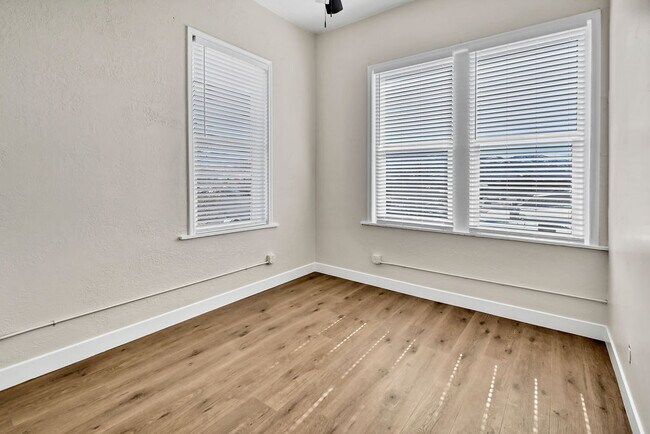 Building Photo - VINTAGE VAULT