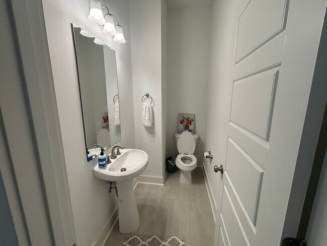 Building Photo - 1117 Briar Gate