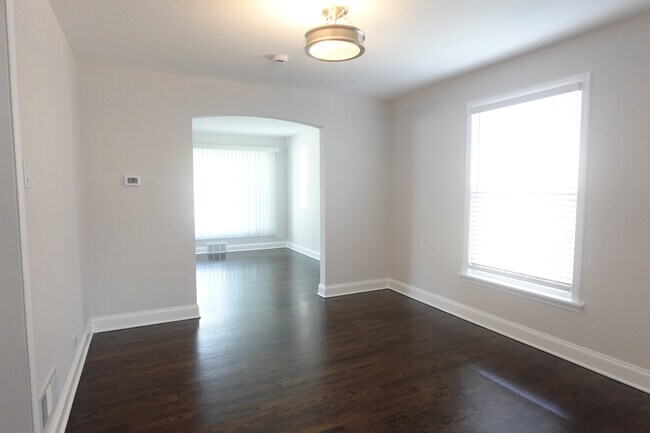 Building Photo - 2247 S 9th Ave