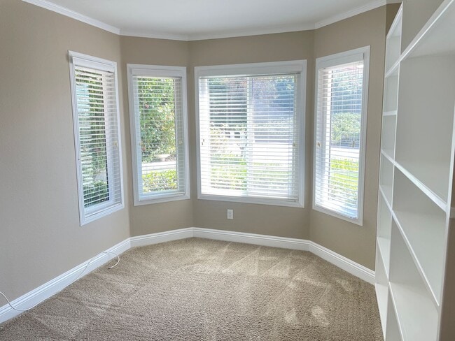 Building Photo - Picture Perfect Summerhill Home!