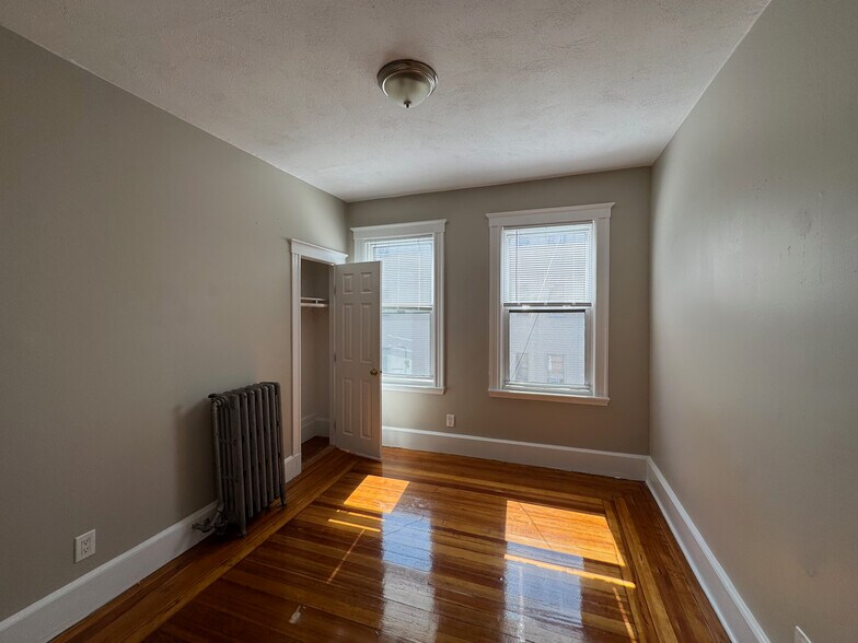 Building Photo - 62 Fayston St