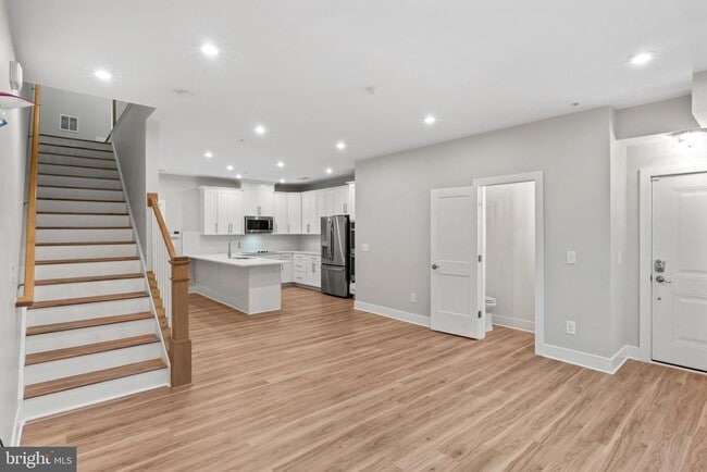 Building Photo - 1704 Bandit Loop