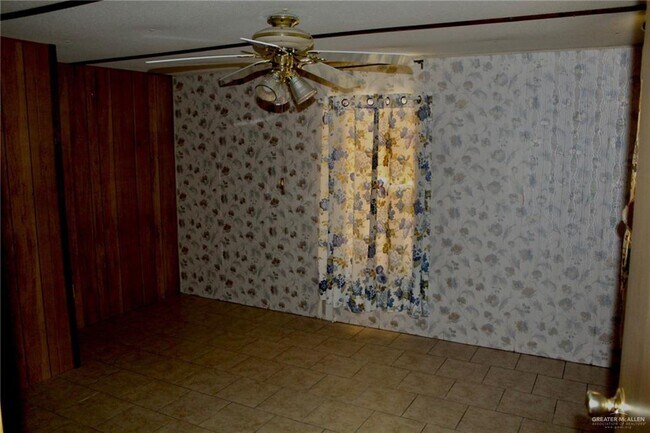 Building Photo - 1304 Breezy Dr