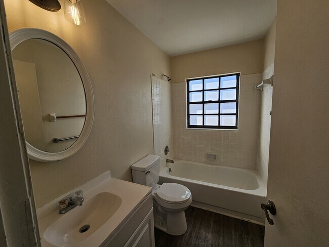 Building Photo - 312 Oak Track Pass