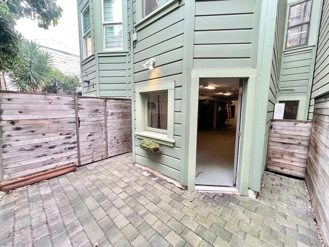 Building Photo - Mission Dolores Park Modern 2BR/1BA Deligh...