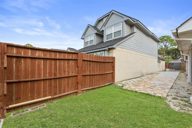Building Photo - 13051 Meadowline Dr