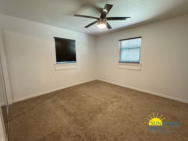 Building Photo - Fully renovated 3 Bedroom Home in Fort Wal...
