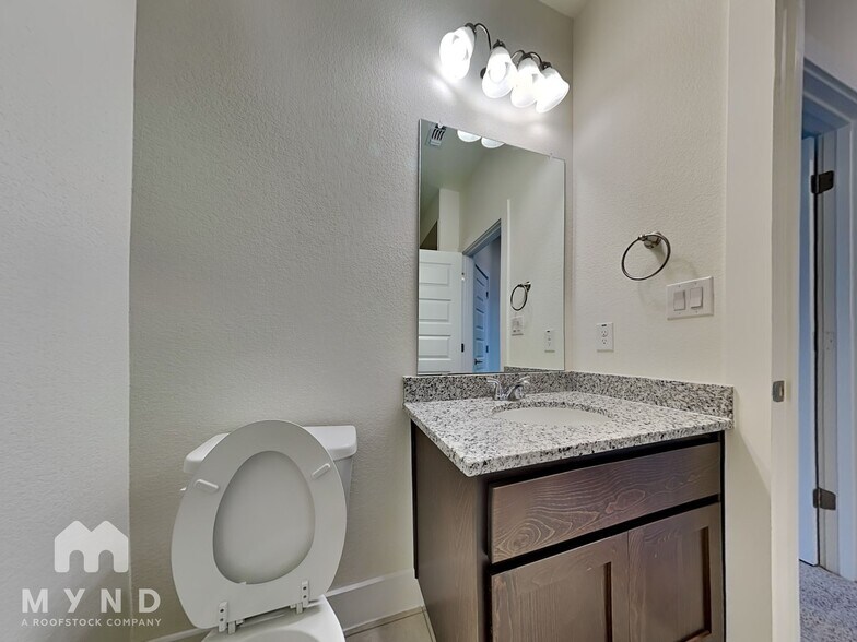 Building Photo - 407 Parkline Dr