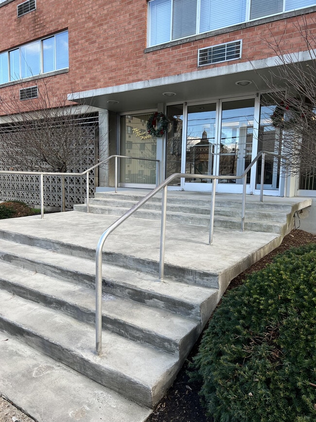 Interior Photo - 1202 Kanawha Boulevard East