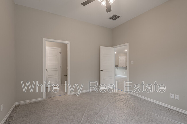 Building Photo - 49 Hickory Bend