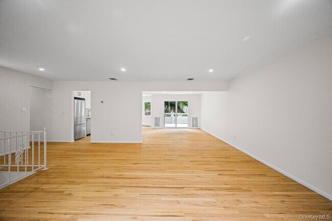 Building Photo - 26 Ravine Rd