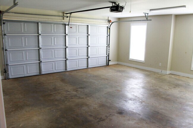 Building Photo - 113 Stonehedge Dr