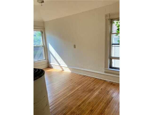 Building Photo - 3212 1st Ave S