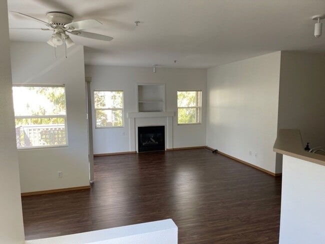 Building Photo - Beautiful Renton 3bd 2bath Townhome in Fairwood Neighboorhood!