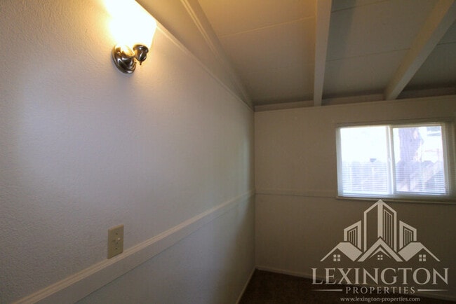 Building Photo - 3821 El Oro St