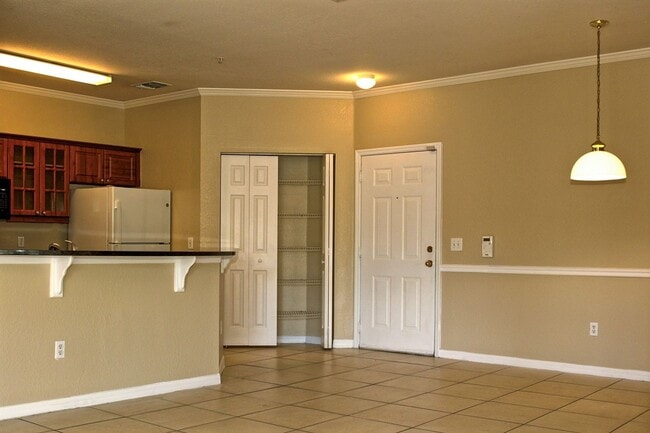 Building Photo - Spacious 2 bed 2 bath condo, split floorplan on the 3rd floor! Gated community at Mosaic at Millenia