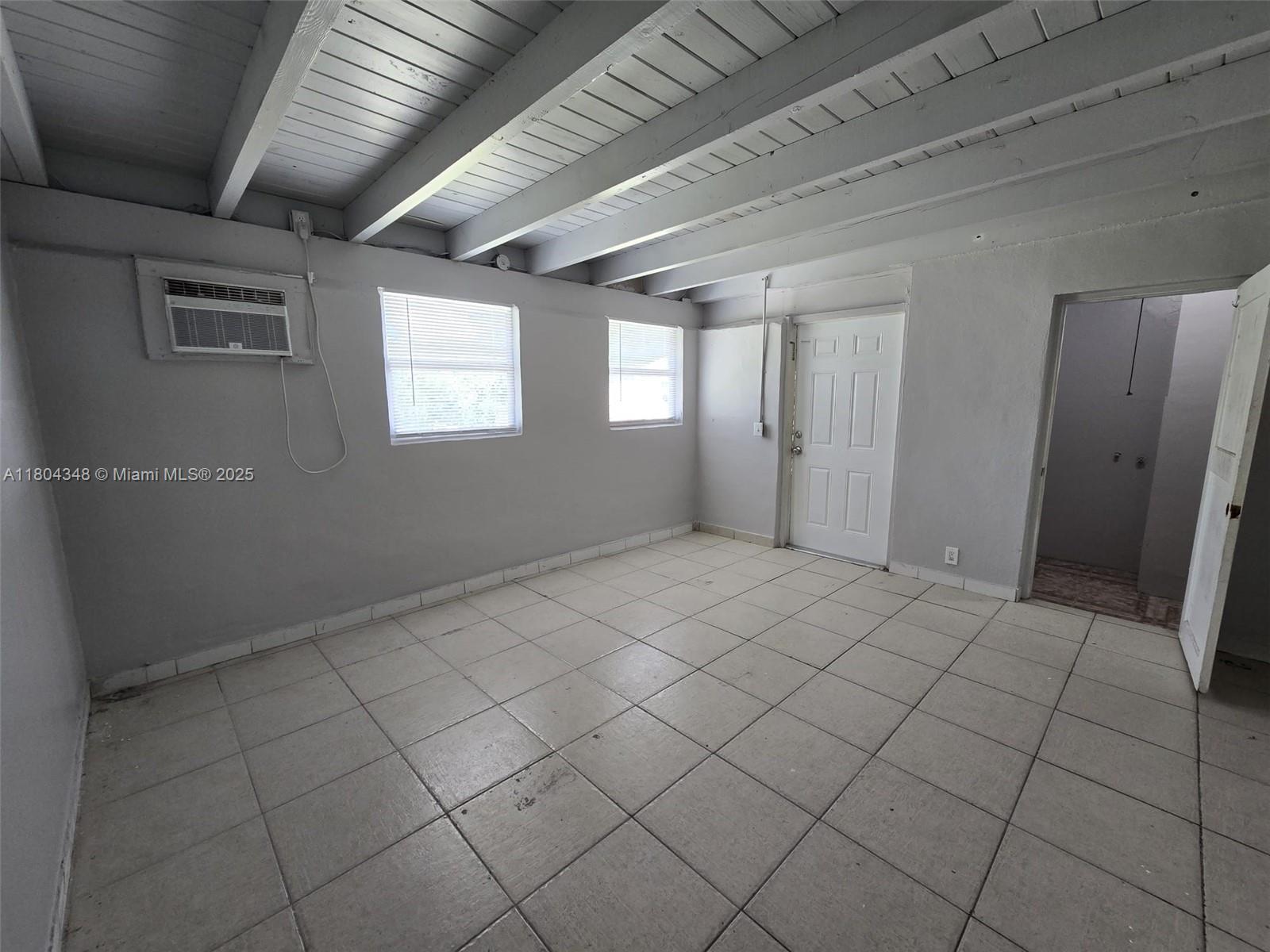 Building Photo - 480 NE 136th St