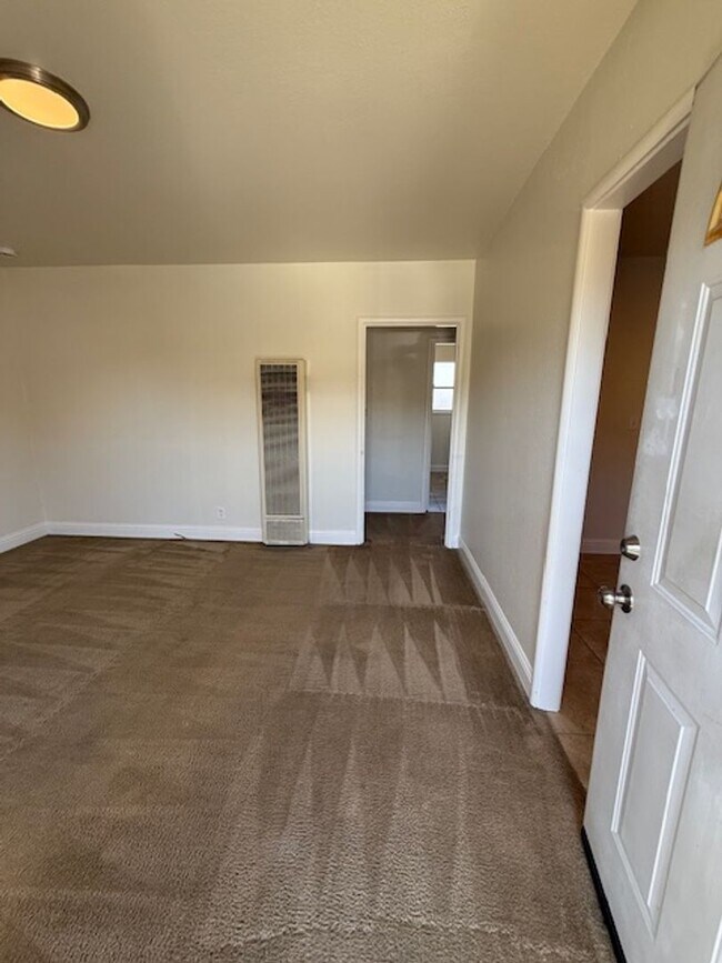 Building Photo - 5925-5933 San Diego St.