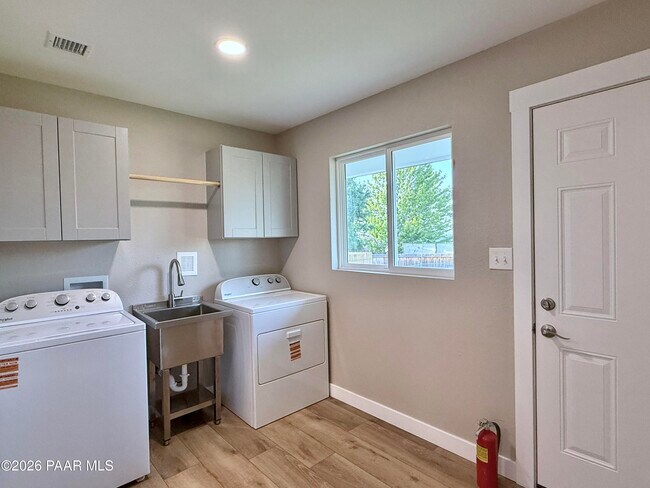 Building Photo - 7216 E Grandview Dr