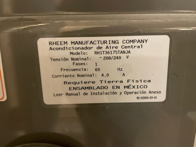 Building Photo - Nice 2 Bedroom/2.5 Bath/1 Car Garage End Unit Townhome For Rent!