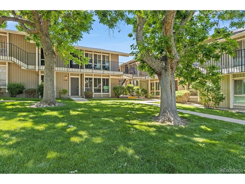 shaded courtyard - 6495 E Happy Canyon Rd