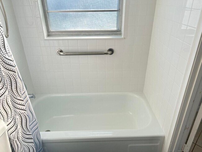 Building Photo - 162 Camden G