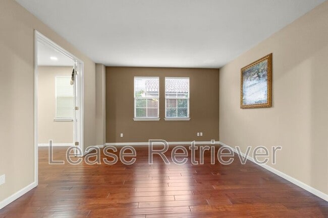 Building Photo - 265-269 S Sonrisa St