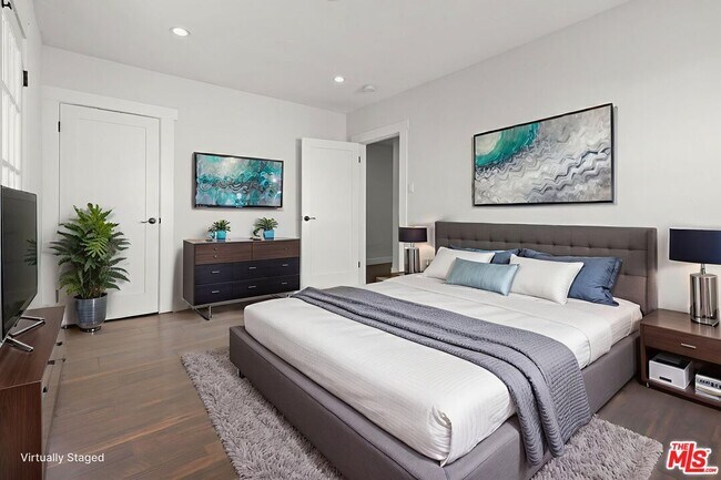 Building Photo - 1756 N La Brea Ave