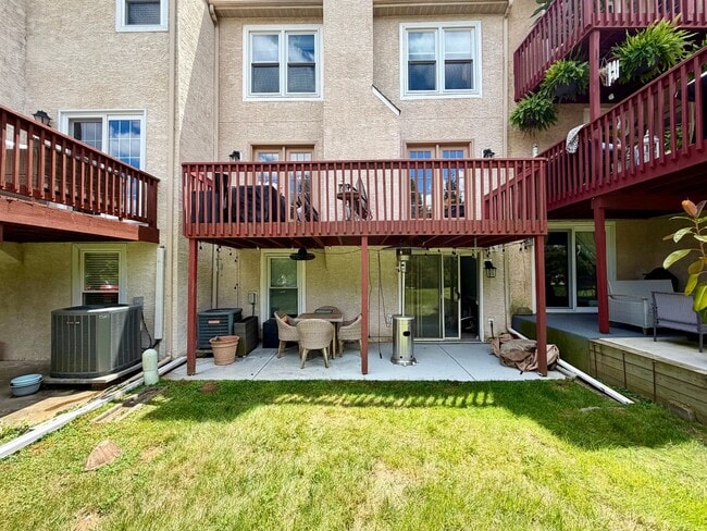 Building Photo - Stunning 3-Bedroom Townhome Nestled in Andorra Woods! Available mid-August!