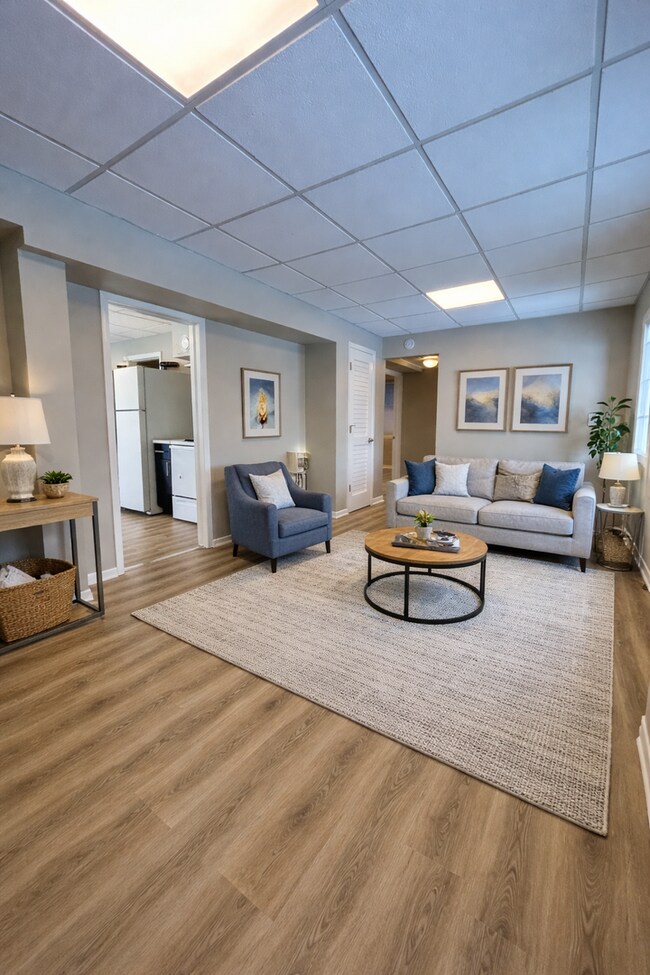 Building Photo - 820 W 4th St