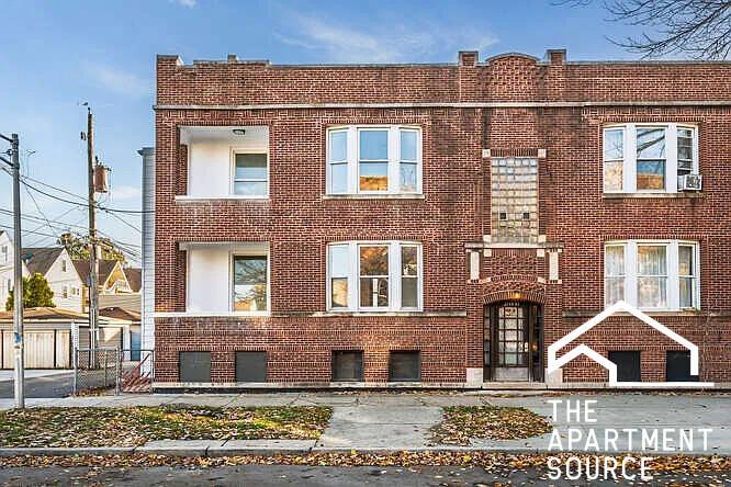 Building Photo - 3257 N Hamlin Ave