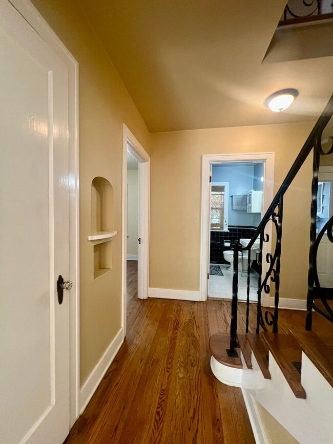 Building Photo - Updated 1920s 4BD