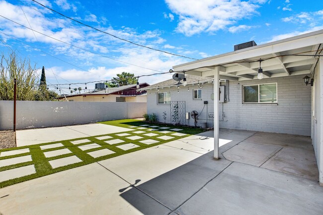 Building Photo - 4 Bedroom Home in Heart of Tempe!