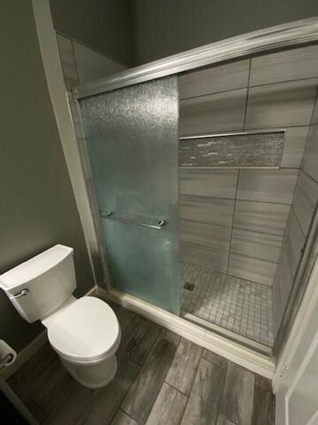 Building Photo - Reduced! Charming 1-Bedroom 1-Bath! - MetroWest