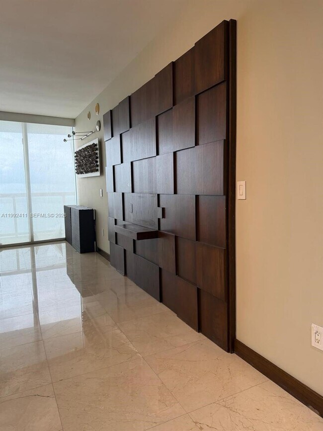 Building Photo - 465 Brickell Ave