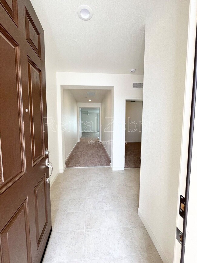 Building Photo - 165 Squaw Vly Dr