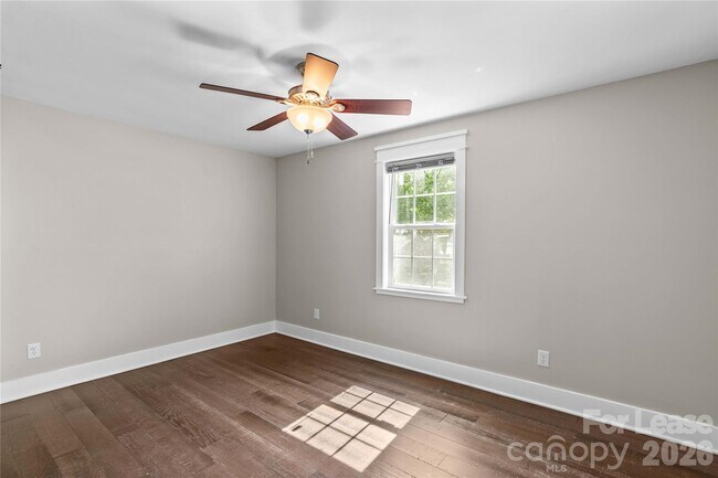 Building Photo - 182 Commodore Loop